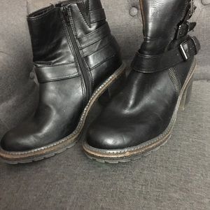 Beautiful ankle boot never use